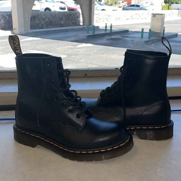 Dr. Martens 1460 smooth leather lace up boots - Picture 5 of 5
